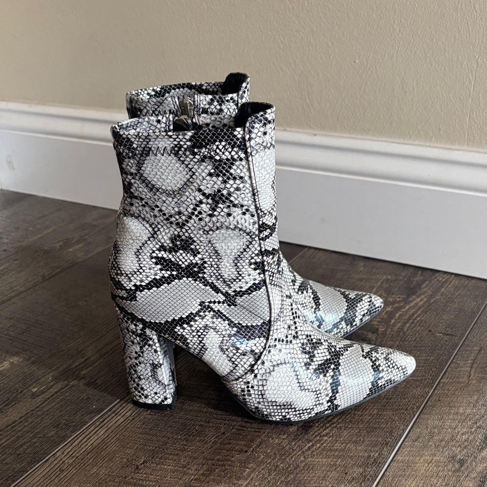 Snakeskin Patterned Ankle Boots size 39